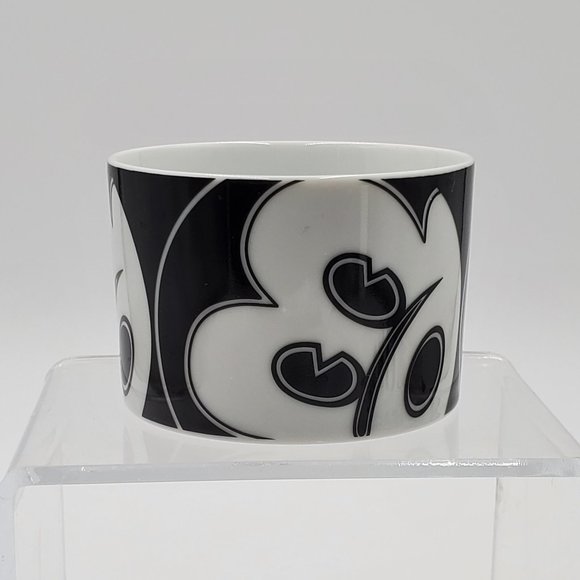 Disney Dimensions Japan - Black & White Mickey cups & saucers - Picture 10 of 16